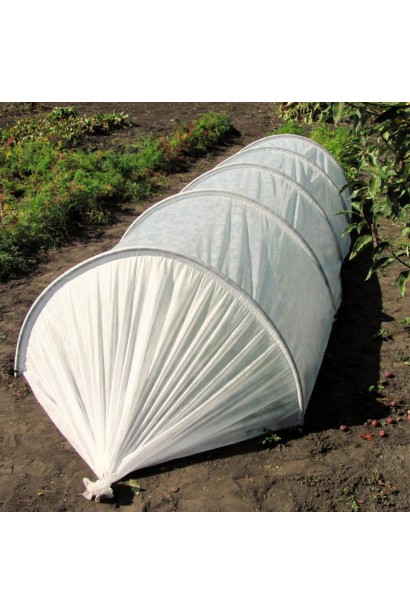 Агроволокно біле на городі